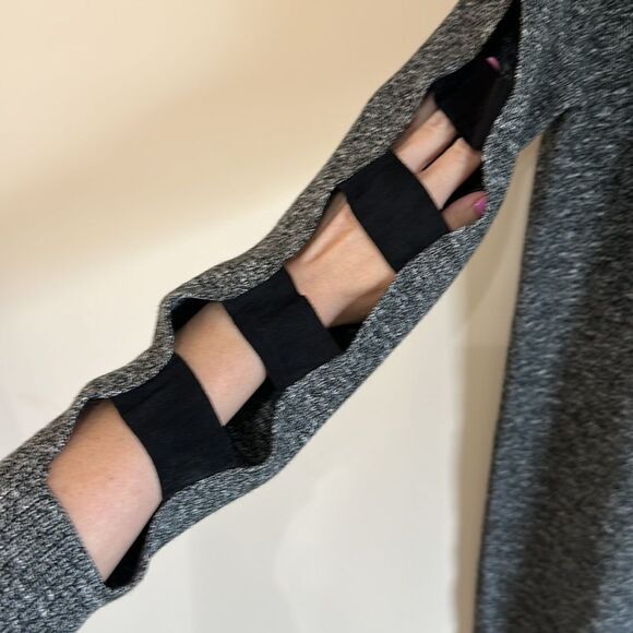 NWT Bloomingdale’s Love Scarlett Cut Out Sleeev Sweater Dress - Picture 2 of 4